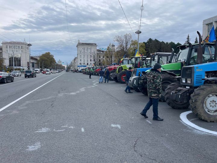 Fermierii vor relua protestele luni. Despre ce au discutat cu ministrul Agriculturii