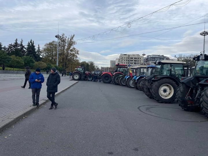 Agricultorii ar putea organiza joi două marșuri cu tehnica agricolă. Propunere înaintată autorităților