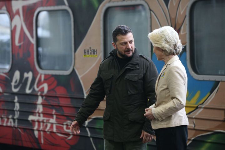 FOTO/ VIDEO Ursula von der Leyen a ajuns sâmbătă la Kiev. Deputat ucrainean: „Așteptăm discursul ei în Parlament”