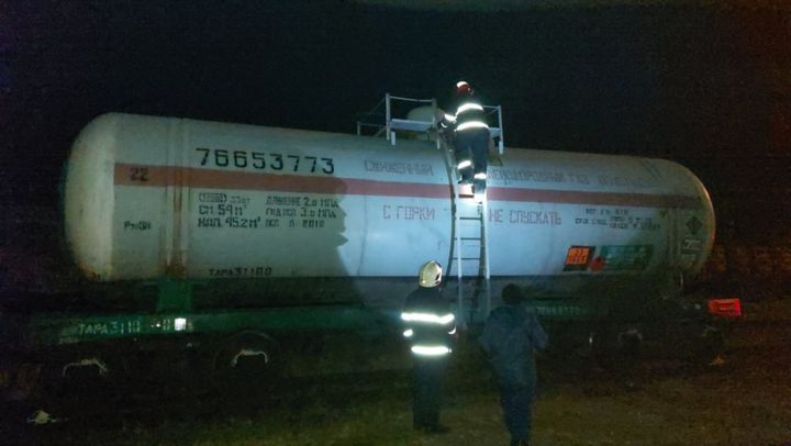 FOTO/ Pericol de explozie la Basarabeasca. Într-un tren din Ucraina s-a produs o scurgere de gaz lichefiat