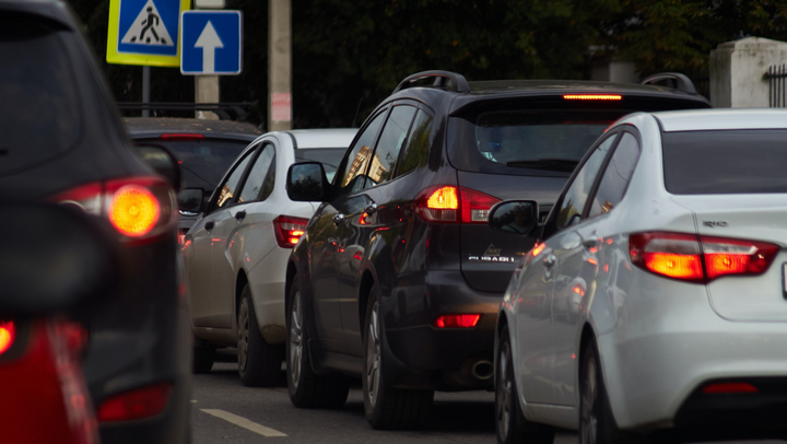 Benzina și motorina se ieftinesc cu câte 13 bani fiecare. ANRE a afișat noile prețuri la carburanți