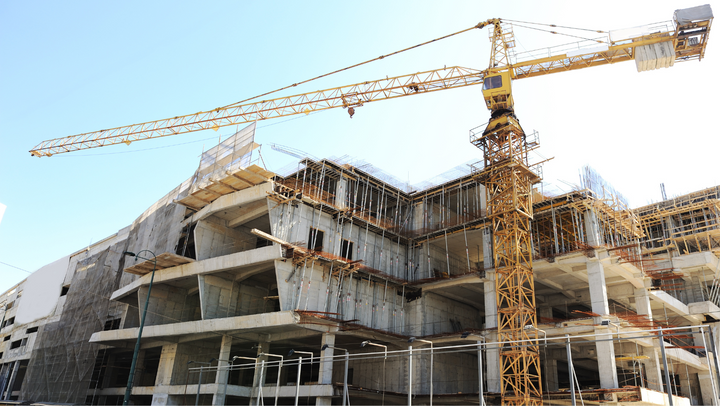 Bloc locativ construit cu abateri, la Ialoveni. Fondatorul companiei de construcții, condamnat pentru corupție