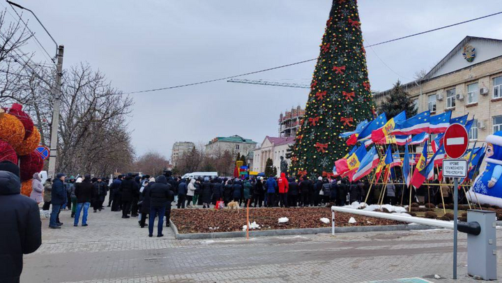 VIDEO/ Protest la Comrat. Comercianții cer restabilirea dreptului de a activa în baza patentei de întreprinzător