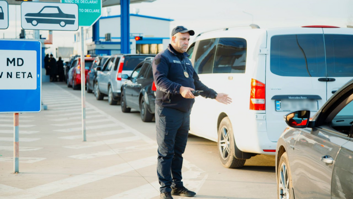 Trei ucraineni, prinși cu acte false, la vamă. Polițiștii de frontieră au ridicat o mașină