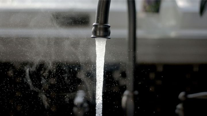 Operatorii regionali vor putea stabili prețurile pentru apă și canalizare. Tarifele vor fi aprobate de ANRE