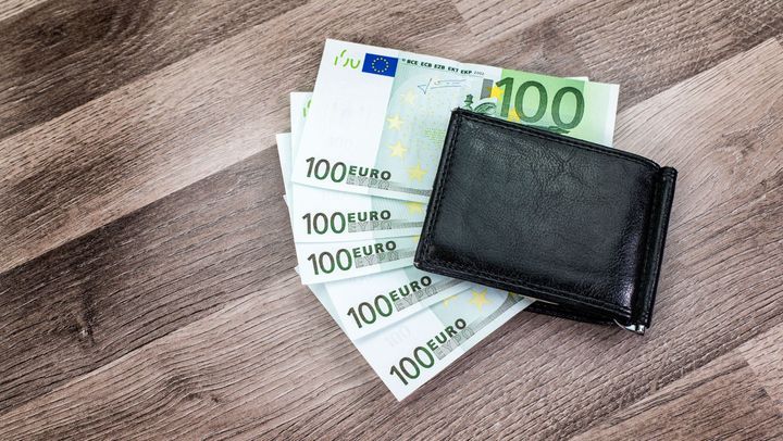 O angajată a Serviciului Vamal de la Comrat, reținută într-un dosar de corupere pasivă. Ce acuzații i se aduc