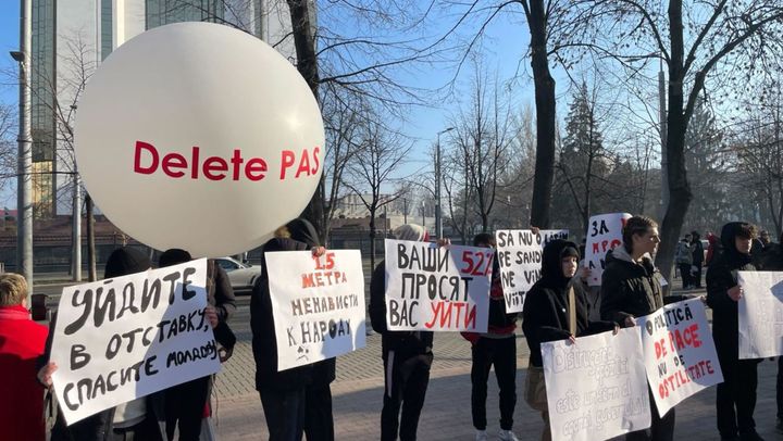 Protest la Parlament. Membrii și simpatizanții Partidului „Renaștere” cer demisia PAS