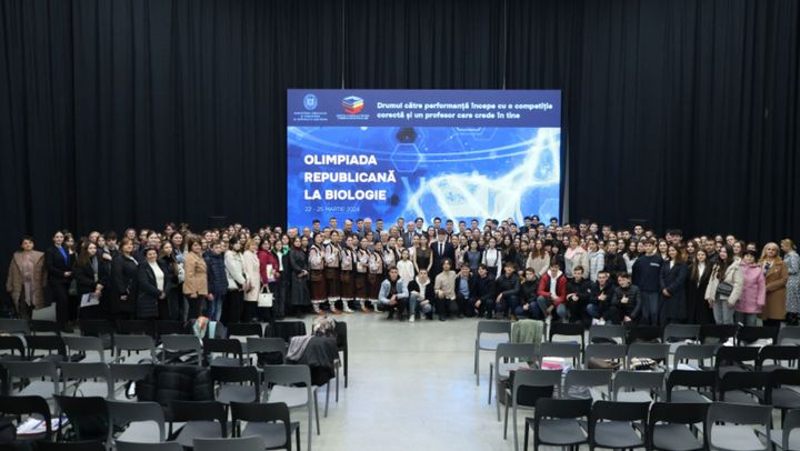 175 de elevi din întreaga țară participă la Olimpiada Republicană la Biologie