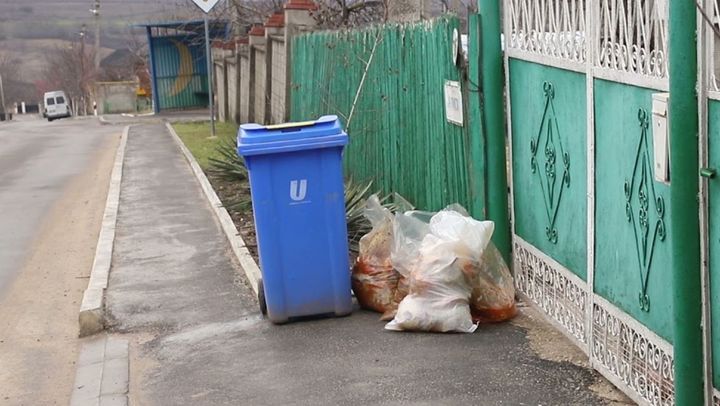 Gestionarea deșeurilor. În satul Rădeni vor fi instalate tomberoane la fiecare gospodărie