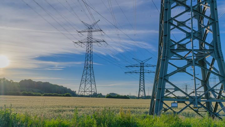 Energia electrică se ieftinește cu câțiva bani. Cât vor achita consumatorii
