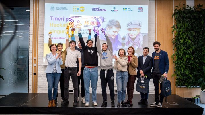 O echipă de tineri din R. Moldova a câștigat 15 mii de dolari pentru o aplicație destinată vârstnicilor singuratici