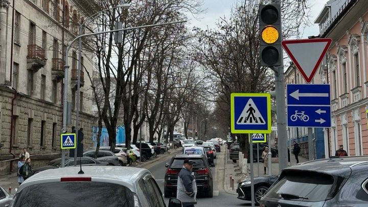 În atenția cetățenilor! Semafoarele noi de pe strada 31 August 1989 au fost activate