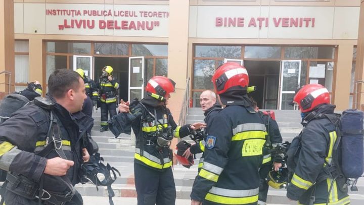 Incendiu la un liceu din capitală. Detalii de la pompieri