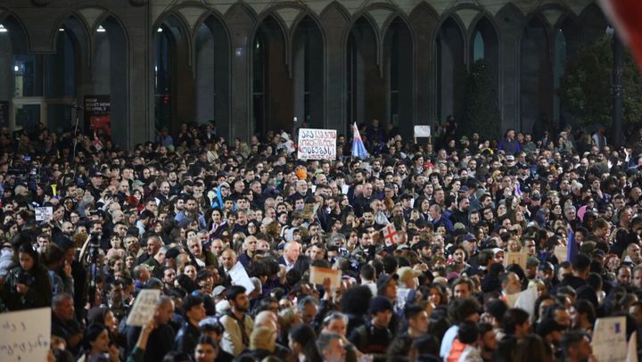 Proteste masive la Tbilisi împotriva legii „agenților străini”: 14 oameni au fost reținuți