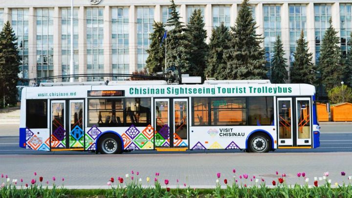 O nouă rută de troleibuz turistic, lansată la Chișinău. Ce itinerar are și cât costă biletul