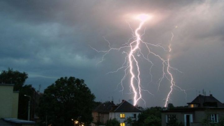 Meteorologii au emis un nou cod galben de instabilitate atmosferică: Se prevăd ploi cu descărcări electrice