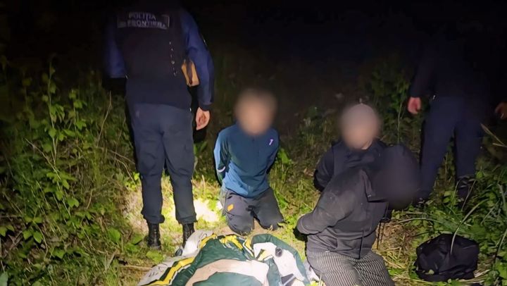 Voiau să ajungă ilegal în România. Trei cetățeni din Ucraina, reținuți în apropierea râului Prut
