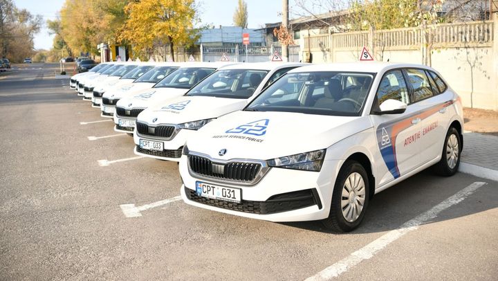 Ministerul Educației: „Majoritatea școlilor auto nu întrunesc standardele de acreditare”. Rata de promovare a probelor