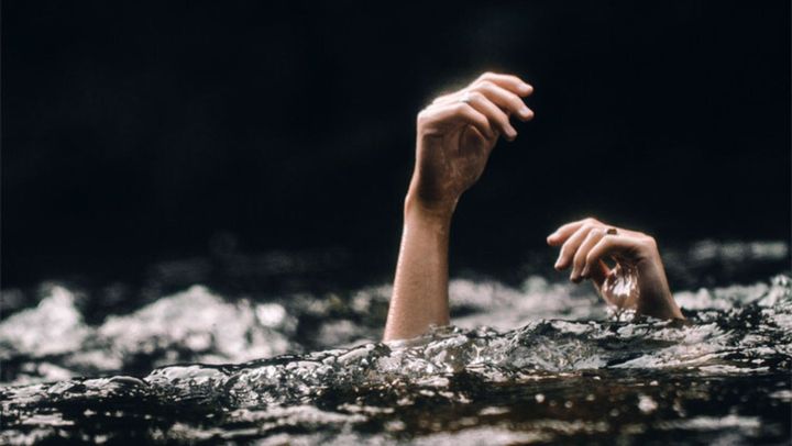 Un bărbat de 53 de ani s-a înecat într-un lac din Ialoveni. Oamenii, îndemnați să meargă la scăldat în locuri sigure