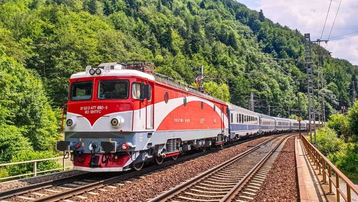 Cod roșu de temperaturi extreme în România. Trenurile vor circula cu viteză redusă