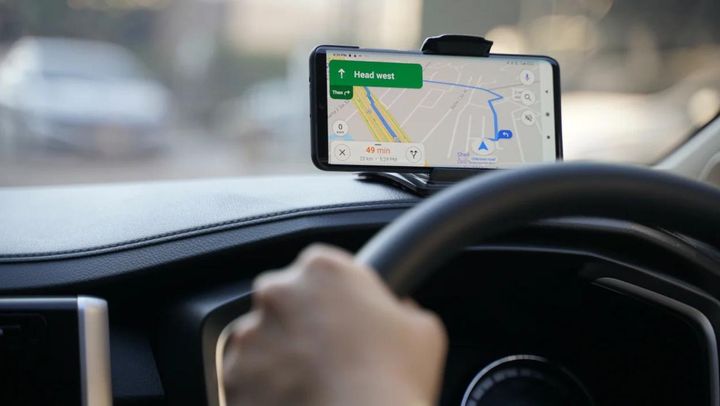 Google Maps introduce noi funcții menite să ajute șoferii, utilizatori de iPhone, să evite amenzile de viteză