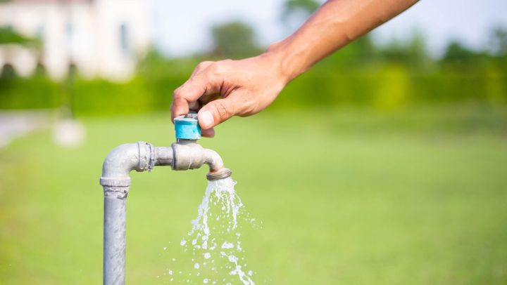 Restricții de apă în peste 400 de localități din România din cauza secetei