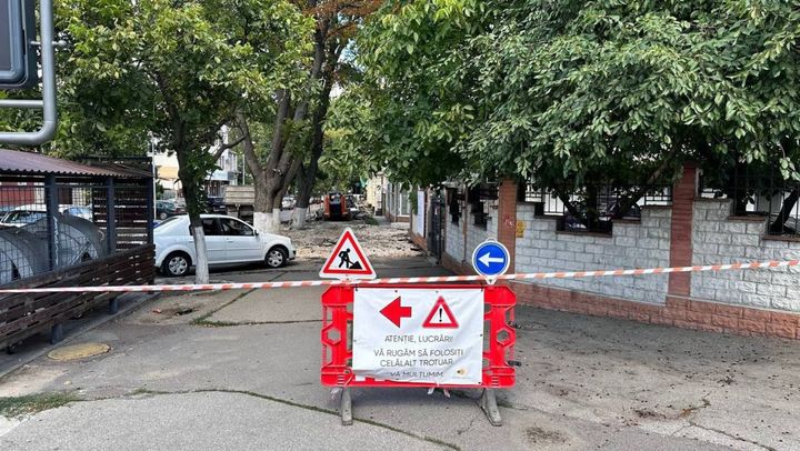 Municipalitatea a reluat lucrările de reabilitare a trotuarelor din centrul istoric al Chișinăului