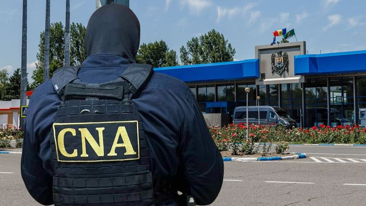 Cei patru vameși de la PV Leușeni, reținuți de ofițerii CNA, au fost plasați în arest la domiciliu