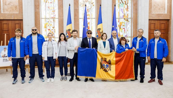 Președinta R. Moldova a înmânat drapelul de stat sportivilor care participă la Jocurile Paralimpice de la Paris