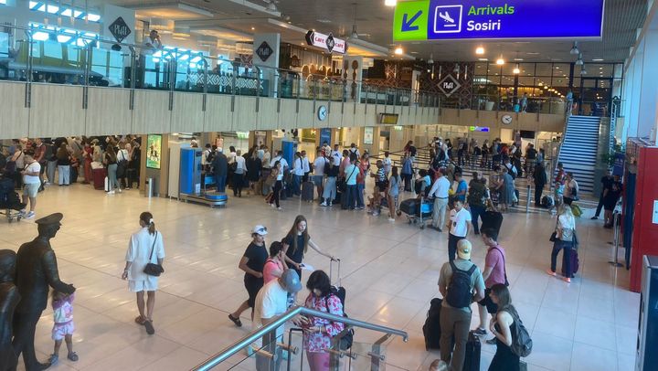 Pasagerii curselor aeriene, îndemnați să se prezinte la aeroport cu cel puțin trei ore înainte de zbor