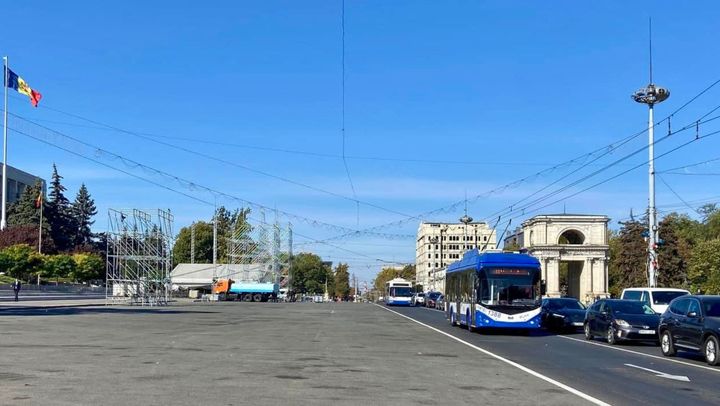 Încă 20 de troleibuze vor circula pe străzile Chișinăului. Traficul rutier, suspendat în centrul capitalei