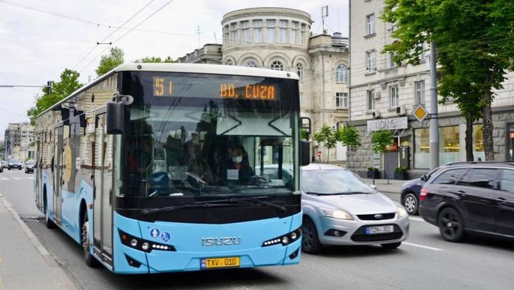 Bilete false în autobuzele din capitală: Un taxator va fi concediat și riscă să ajungă pe mâna procurilor