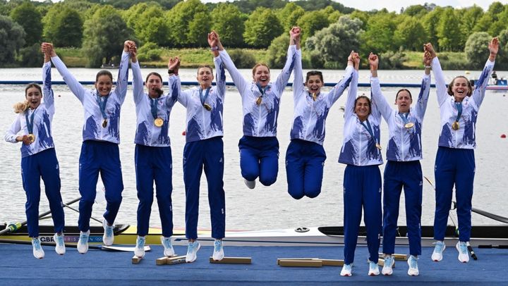 După 20 de ani, România a cucerit aurul olimpic la canotaj 8+1 feminin. FOTO cu fetele care au scris istorie