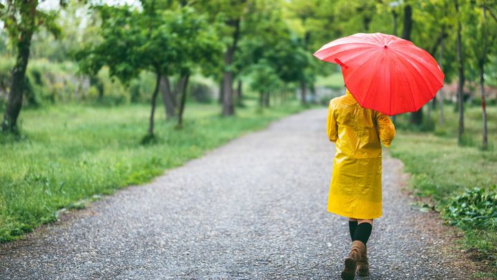 Ploi puternice și vreme instabilă în toată țara. Meteorologii au emis o nouă avertizare