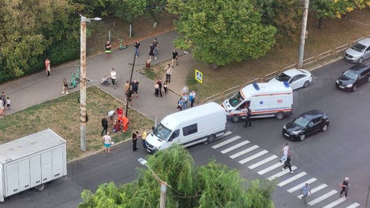 Un copil de patru anișori, lovit de o mașină pe o stradă din capitală. A fost transportat la spital