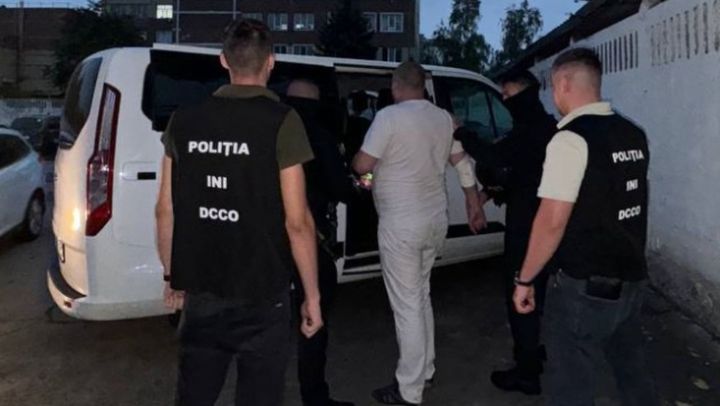 Poliția a reținut un bărbat bănuit de exploatarea sexuală a unei copile de la vârsta de 12 ani și altor adolescente