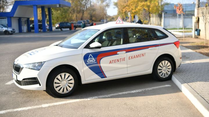 Programarea la examenul de obținere a permisului auto este gratuită. Cum ajung să fie înșelați viitori șoferi