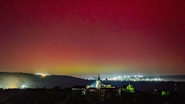 FOTO/ Aurora Boreală a colorat noaptea trecută cerul din R. Moldova