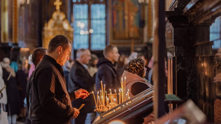 SONDAJ // Unii moldoveni au mai multă încredere în biserică decât în primărie sau președinte