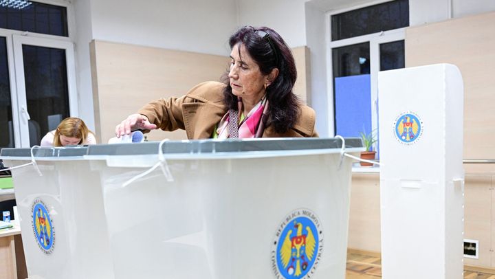 Patru secții de votare din străinătate și-au prelungit activitatea cu două ore