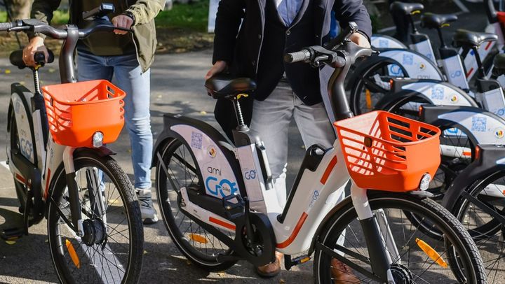 FOTO/ Închiriază o bicicletă electrică! La Edineț a apărut un nou serviciu public