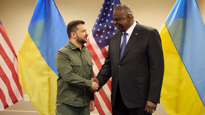 Secretarul american al Apărării a anunțat la Kiev un nou pachet de asistență de securitate pentru Ucraina