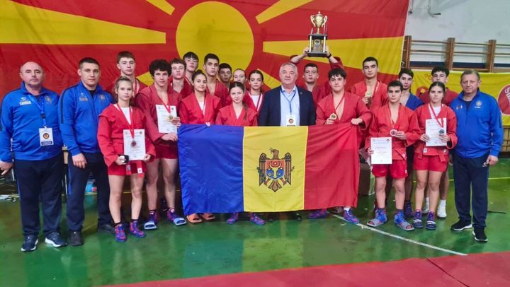 Sportivii moldoveni au cucerit 16 medalii la Campionatul Balcanic de Sambo, rezervat cadeților și juniorilor