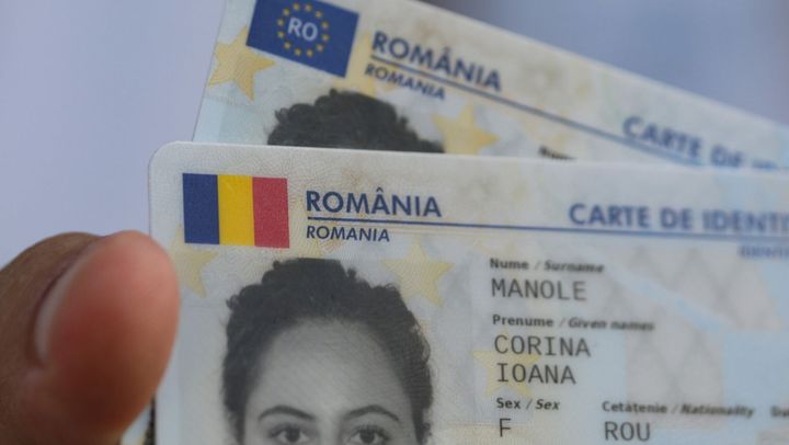 Funcționari din România, vizați într-un dosar privind obținerea de acte false. Printre beneficiari - moldoveni