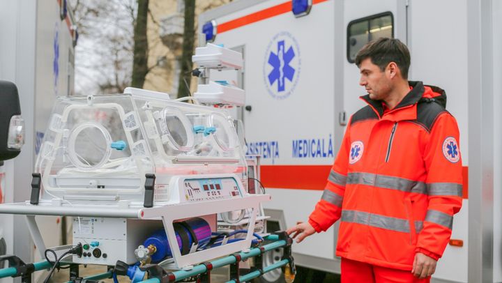 UNFPA, cu sprijinul financiar al SUA, a donat trei ambulanțe pentru transportarea nou-născuților din R. Moldova