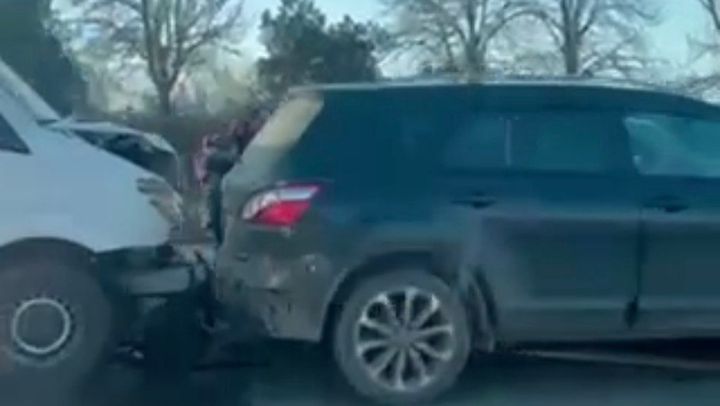 VIDEO/ Cinci automobile, implicate într-un accident rutier, la Stăuceni. Sunt mai multe victime