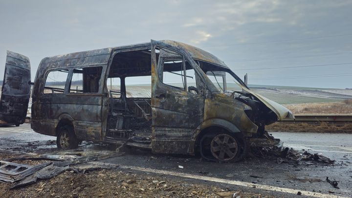 Accident grav în România. Microbuz cu moldoveni, cuprins de flăcări după ce s-a izbit violent de o mașină