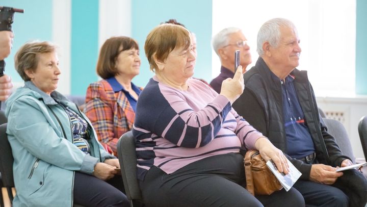 Ministerul Muncii lansează un program de granturi mici în domeniul îmbătrânirii active