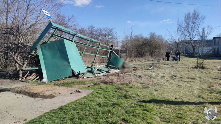 Un șofer a intrat cu autobuzul într-o stație de așteptare din Bender. O persoană a murit pe loc