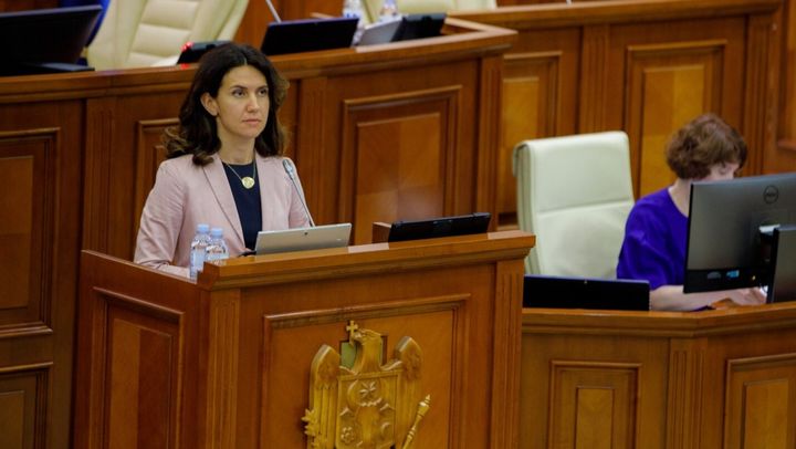 Olesea Stamate se retrage din fracțiunea PAS: Își va continua activitatea în calitate de deputată neafiliată